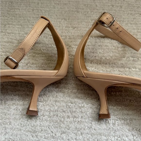 Manolo Blahnik Maurilla Tan Leather Ankle Strap Sandals - 8.5 - Picture 5 of 10